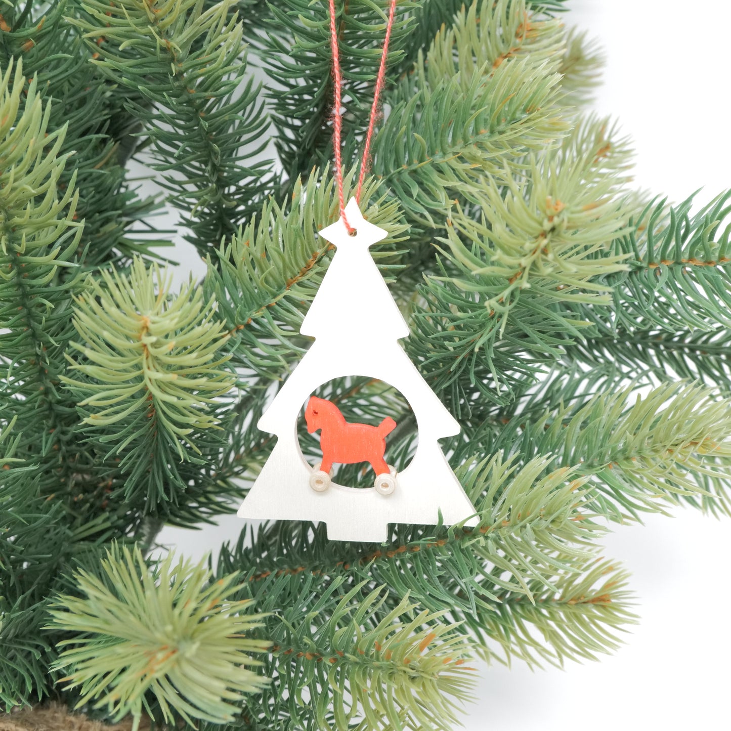 R-6 オーナメント ツリーの中の木馬