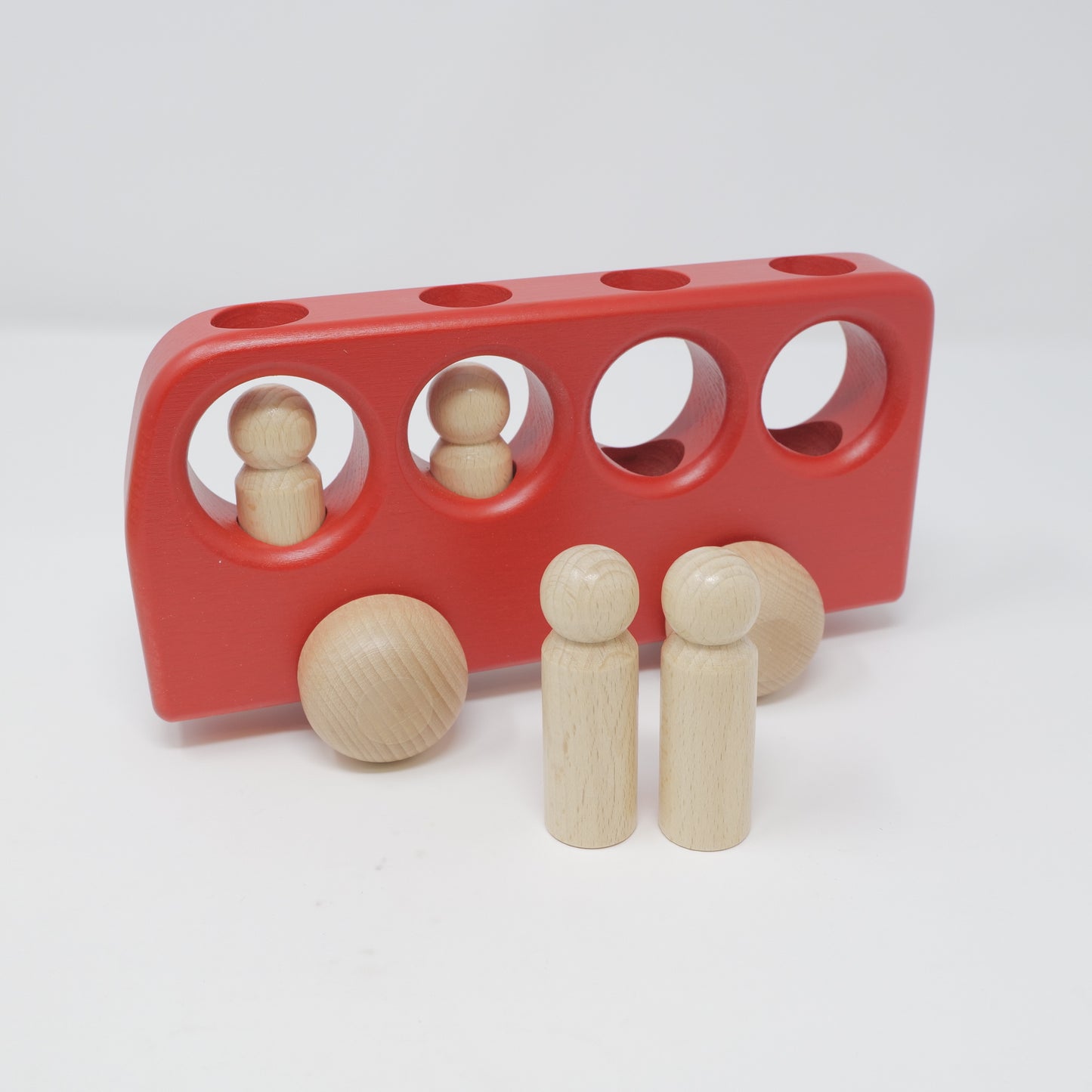 4人乗りバス 赤