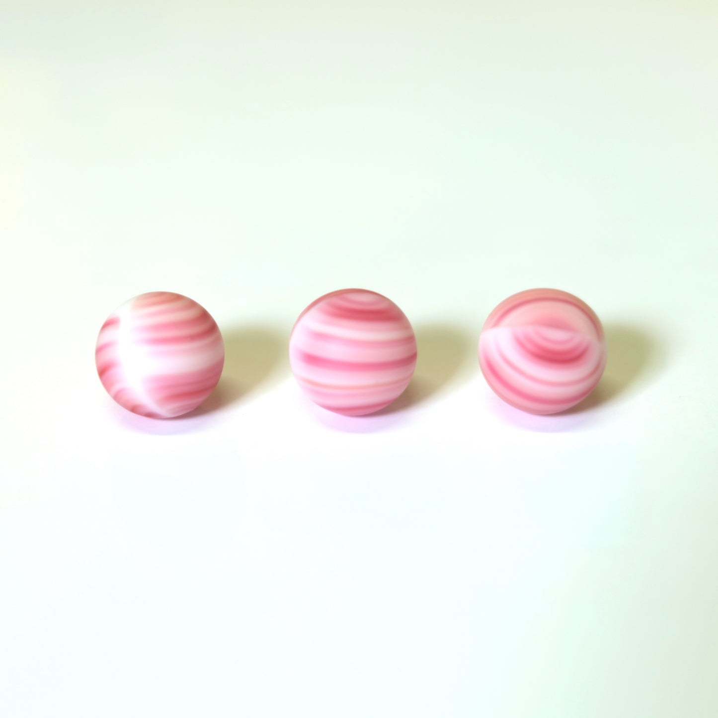 ビー玉 120 ボヘミアグラスマーブル 16mm ピンク+白 1個
